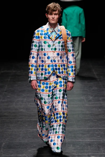 Look 10